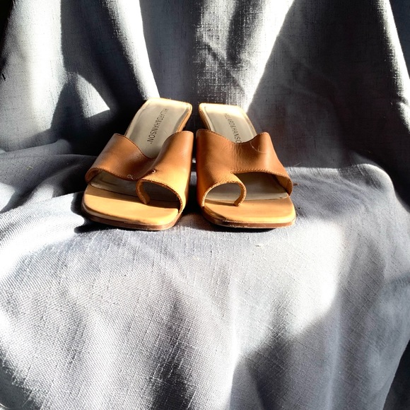 Hillard and Hanson assymetrical tan leather sandal mule size 8 - Picture 3 of 5